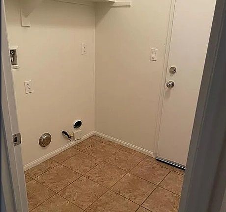 5th image of 13639 Newcastle Ct
