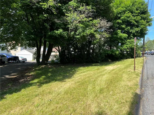 690 W Washington St, Slatington, PA 18080