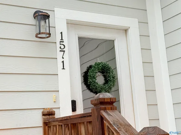 1571 Patterson St, Guntersville, AL 35976