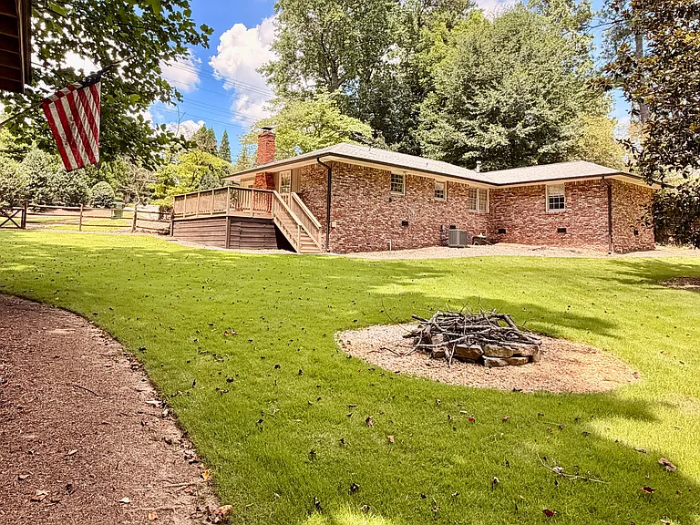 4000 Lower Roswell Rd — Photo 2