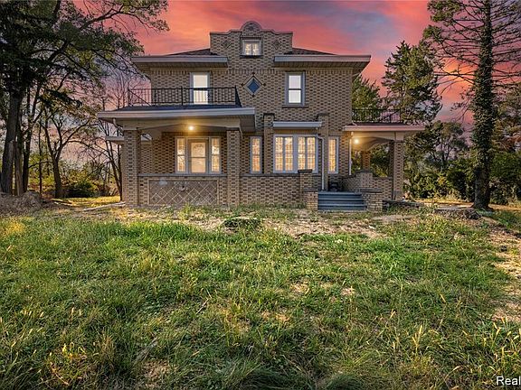 2nd image of 21855 Schoenherr Rd