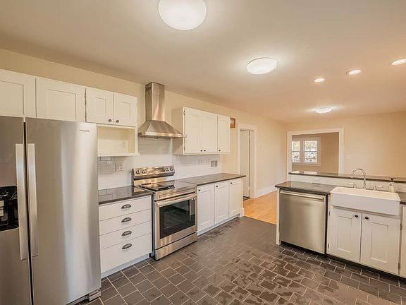 4th image of 437 Garfield Avenue