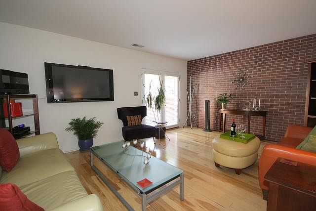 1st image of 435 W 10th St