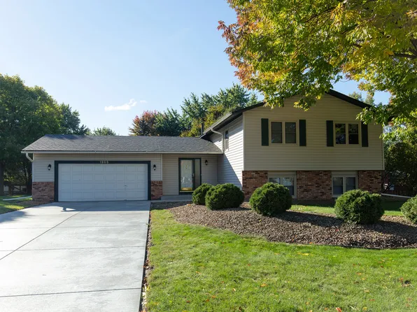 1966 Chipmunk Ct, Eagan, MN 55122