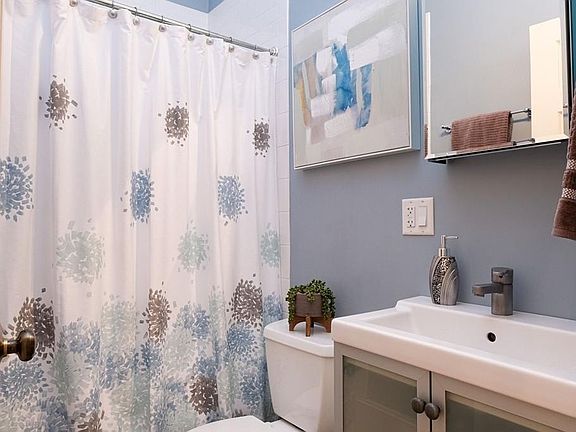 3rd image of 373 Broadway #3LR
