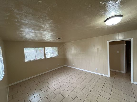 3rd image of 1814 Crestridge Dr