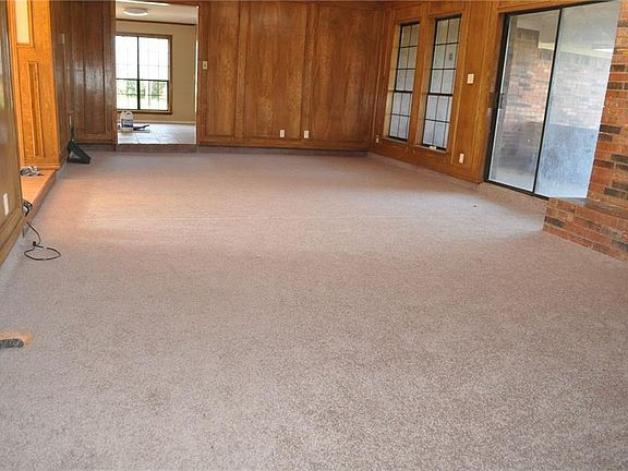 5th image of 405 Rolling Hills Dr