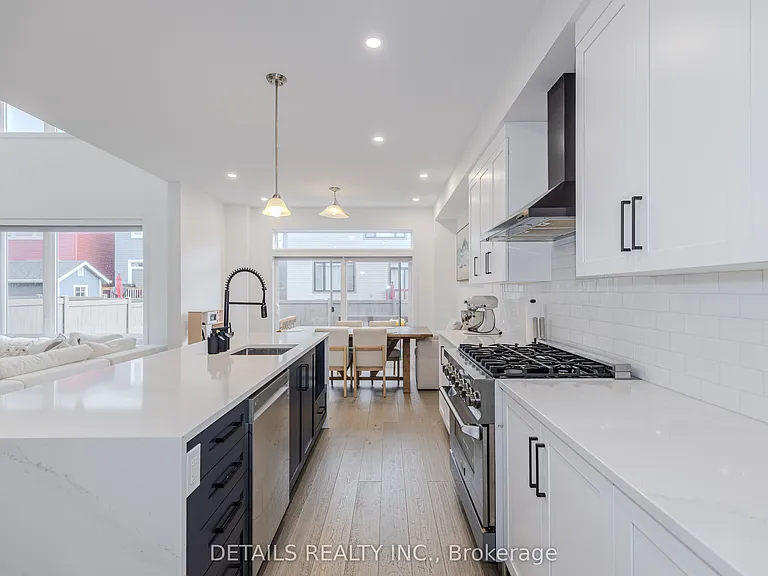 67 Viceroy Mews — Photo 11