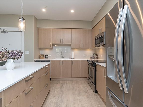 5th image of 290 Wilfert Rd #303