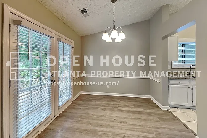 815 Riverstone Ln — Photo 18