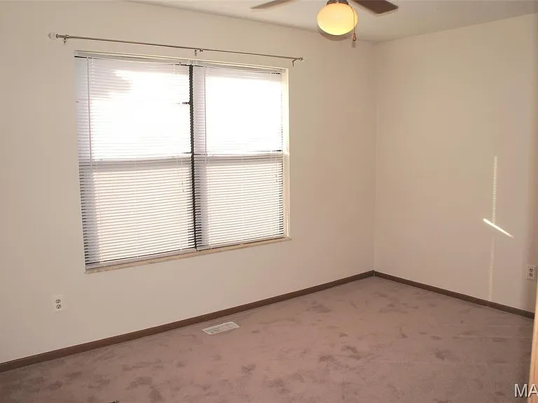 1420 Royal Oak Ct — Photo 9