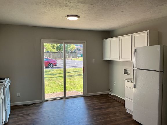 3rd image of 257 Tinker Hill Cv APT B