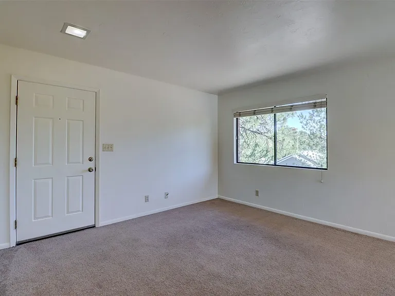 645 Ash St — Photo 6
