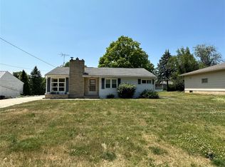 114 N Sales Ave, Anamosa, IA 52205