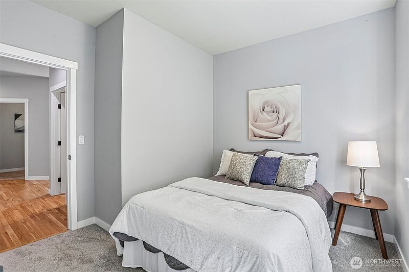 4th image of 16415 42nd Drive SE