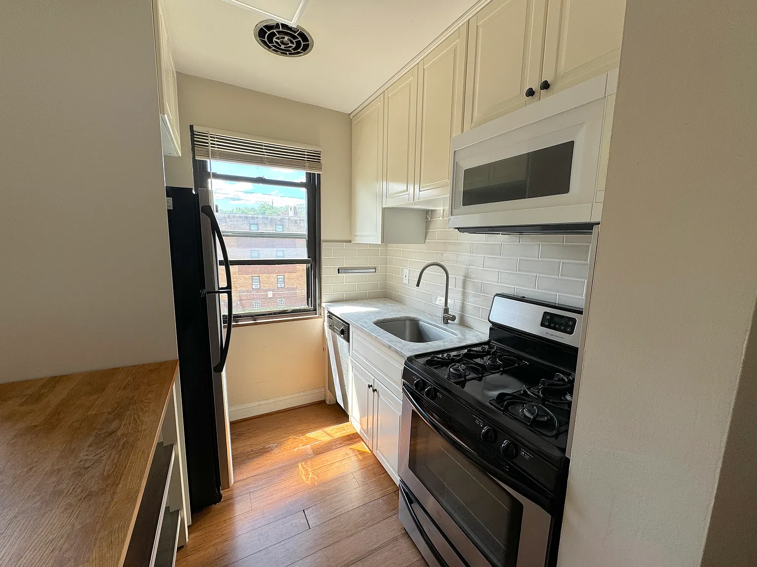 767 College Ave — Photo 4