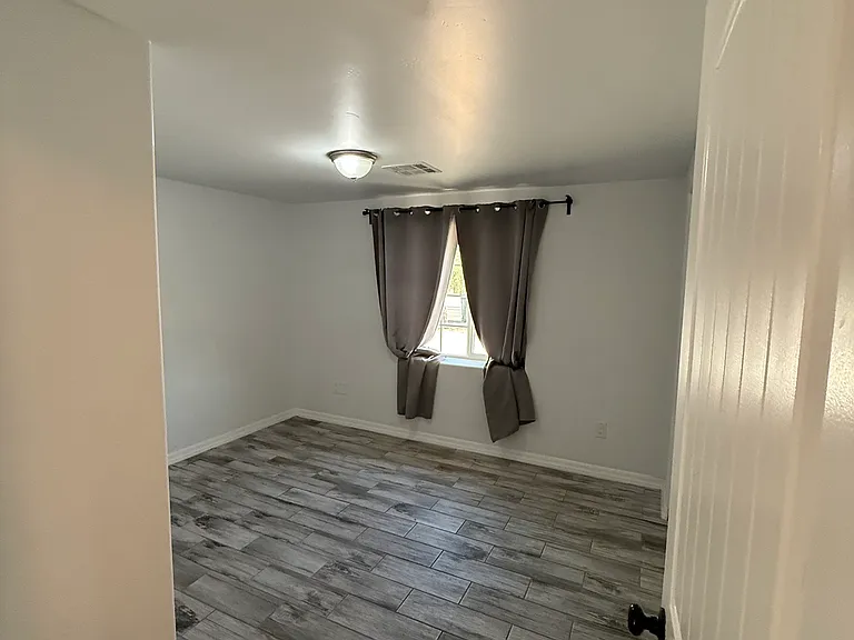 1050 W Rosewood Dr — Photo 10