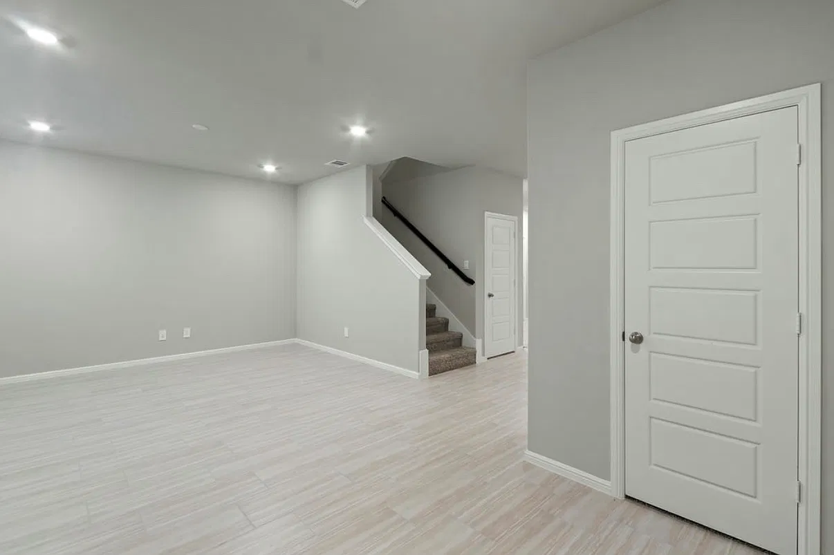3 bed, 2.5 bath, 1495 sqft, $2,100 — Photo 4