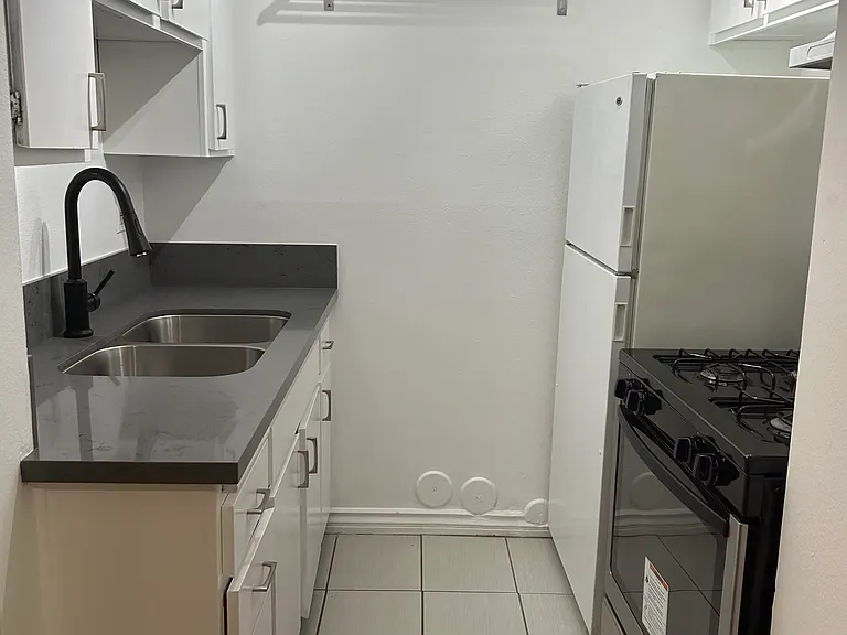 4712 Whitsett Ave #3 — Photo 7