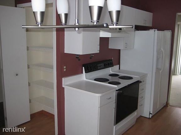 5th image of 31160 Columbia Dr #1