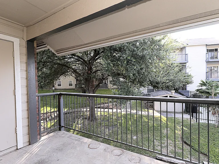 City Crest Apartments — Photo 138
