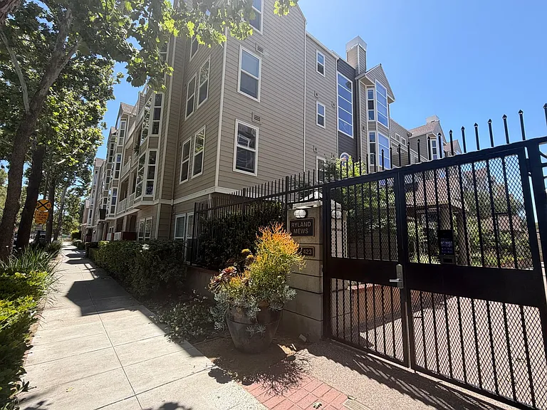 415 N 2nd St #343 — Photo 33