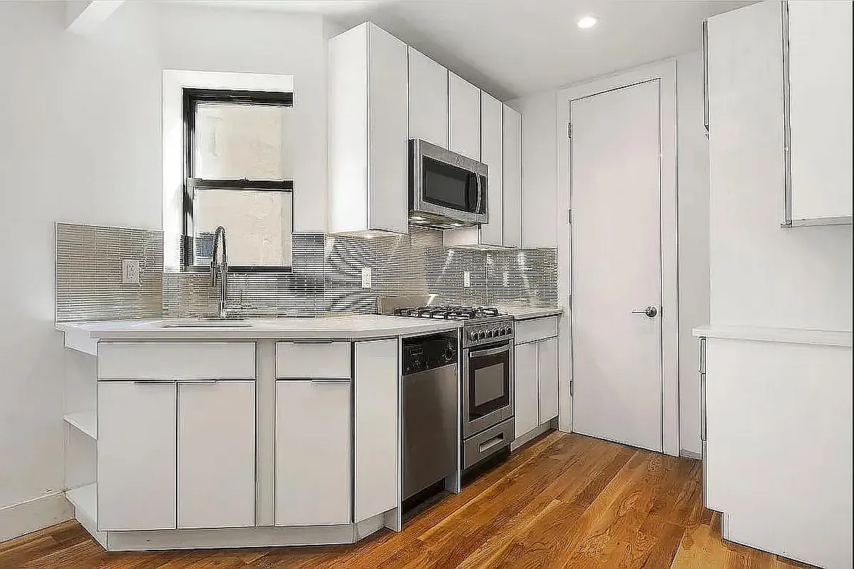 211 Madison Street — Photo 4