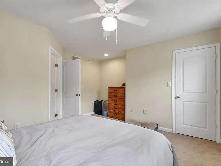 121 High Pointe Dr #38 — Photo 19