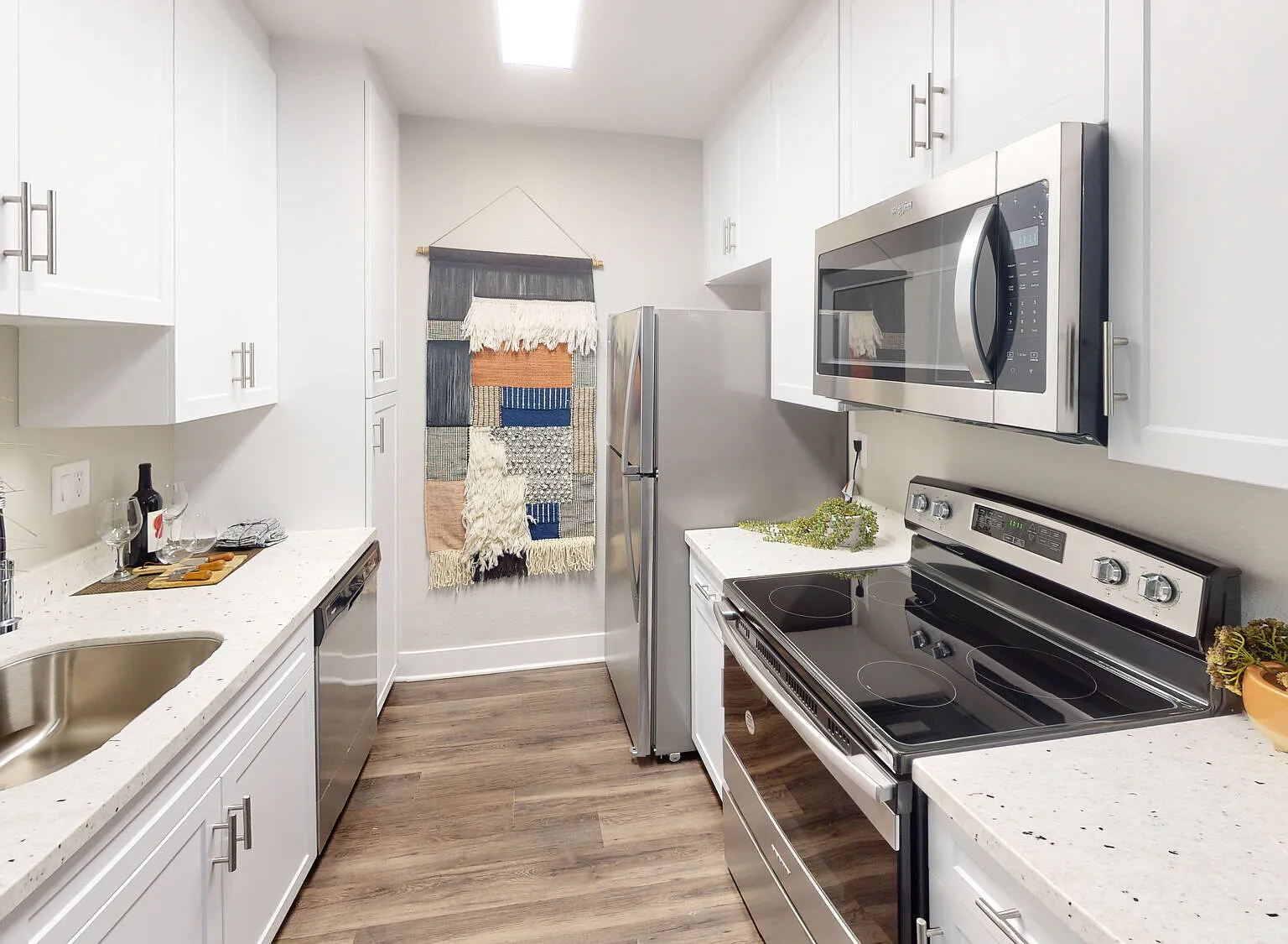 Axiom Tustin — Photo 1