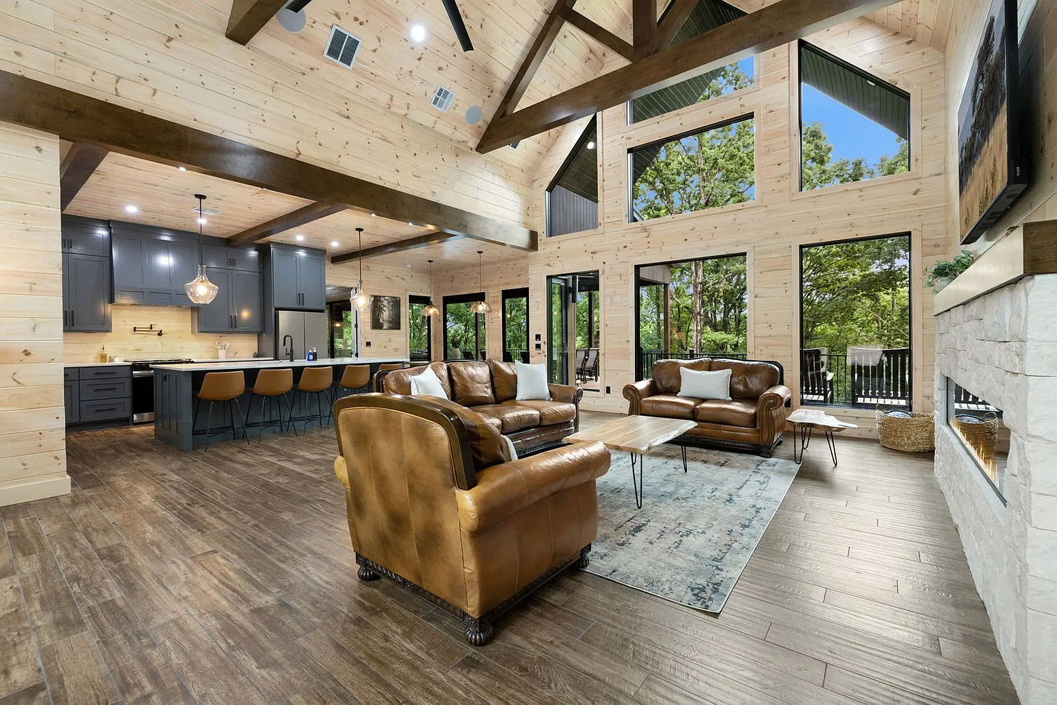 5 bed, 4.0 bath, 3842 sqft, $17,325 — Photo 3