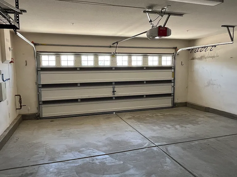 160 Yosemite Ave — Photo 41