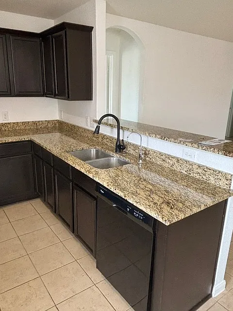 3 bed, 1242 sqft, $1,650 — Photo 3