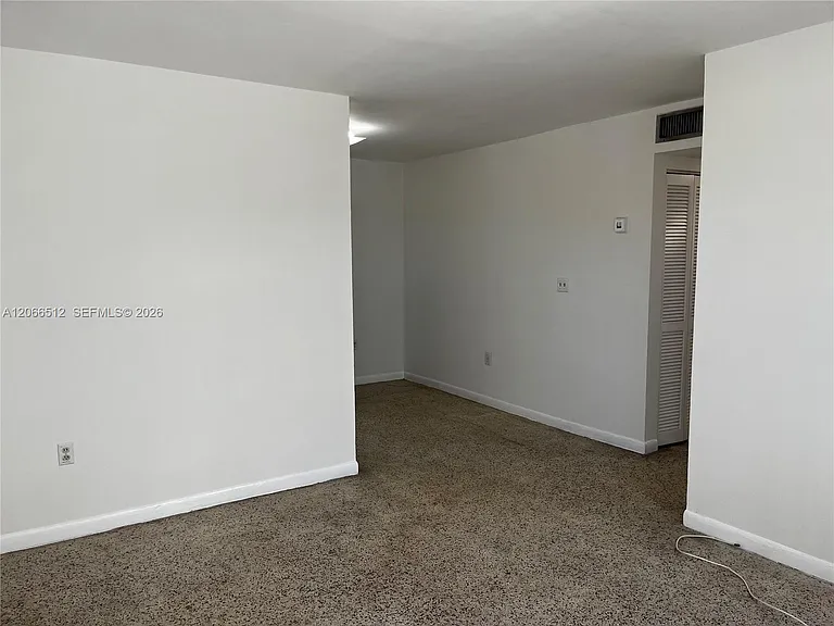 928 SW 30th Ave #3 — Photo 3
