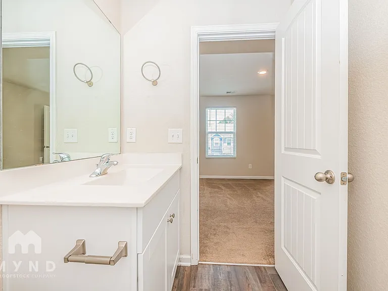 250 Yorktown Ln — Photo 17