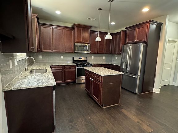 4th image of 829 Hawkins Creek Dr
