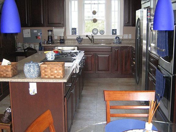 Kitchen w/Breakfast area