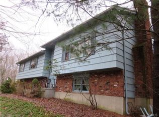 44 Taunton Lake Rd, Newtown, CT 06470