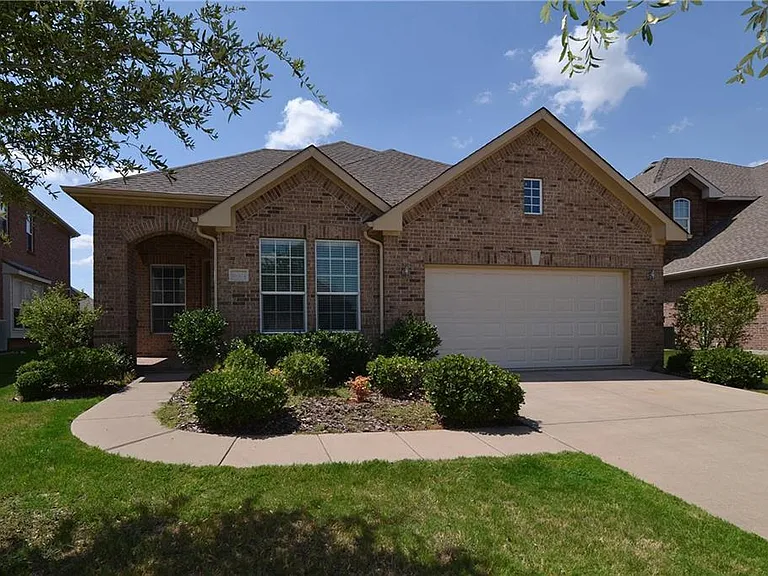16304 Dry Creek Blvd — Photo 1