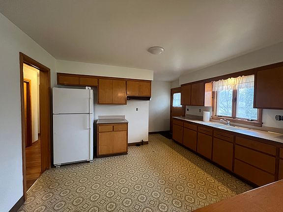 5th image of 3920 Seward Ave
