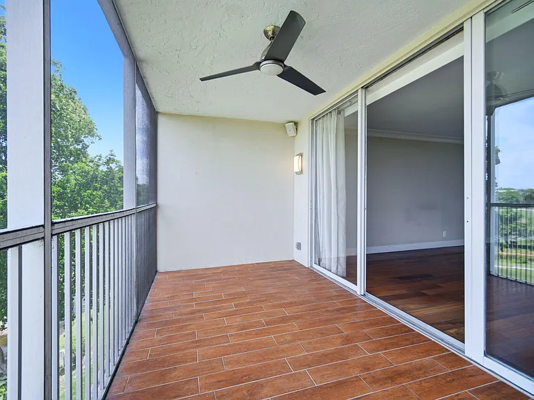 2901 S Palm Aire Dr — Photo 29