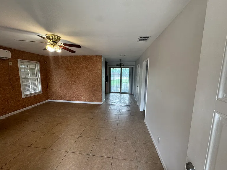 Entrance/Living Room