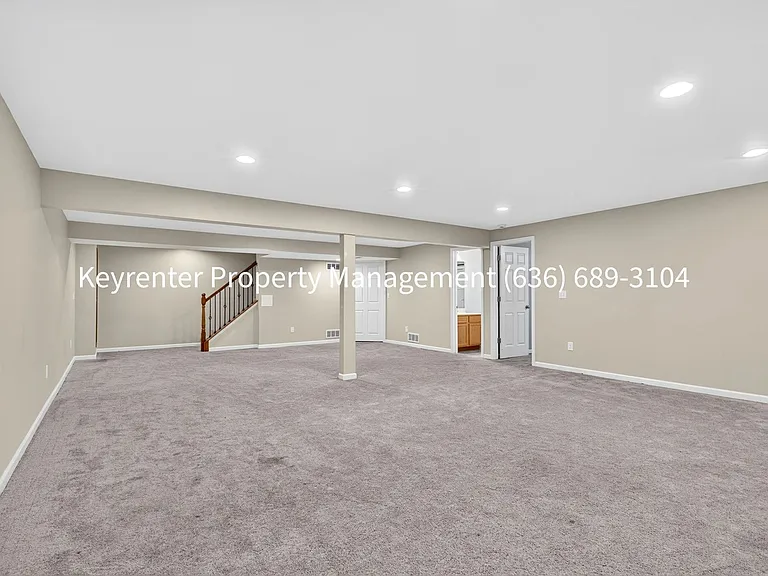 411 Angelique Pl — Photo 32