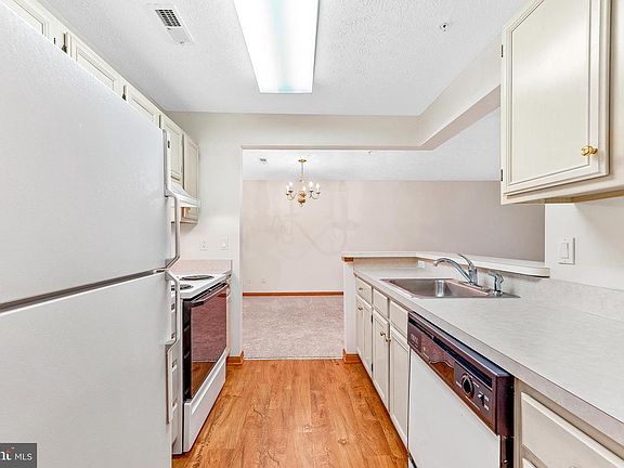 5th image of 23140 Cobblestone Ln APT 105