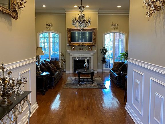 4th image of 370 Cromwell Cir