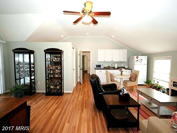 Gorgeous 2-Bedroom Separate Living Suite