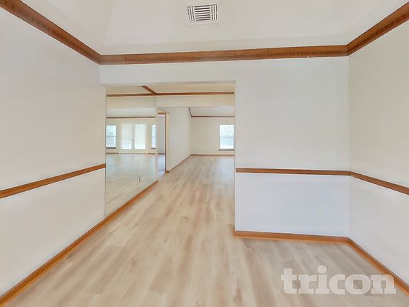 3rd image of 4750 Deerfoot Ct