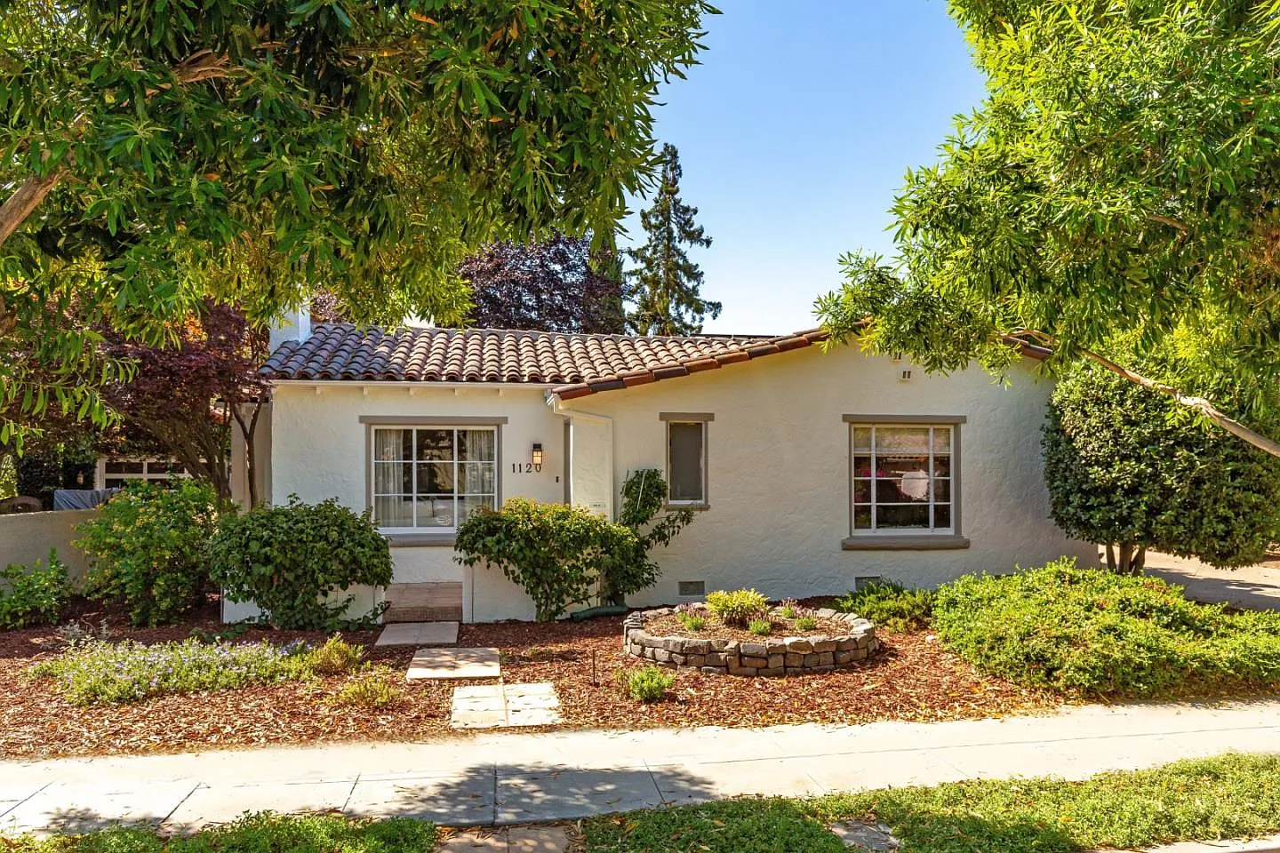 1120 Willow Glen Way photo 1