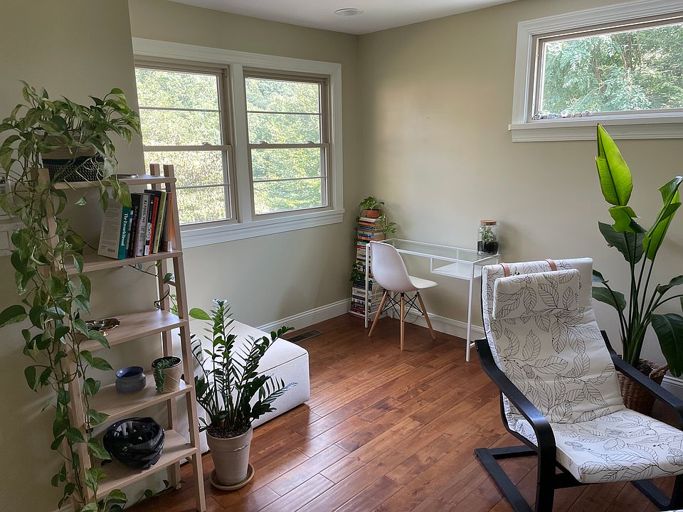 Nook with wonderful light. Great reading corner and extra desk space.
