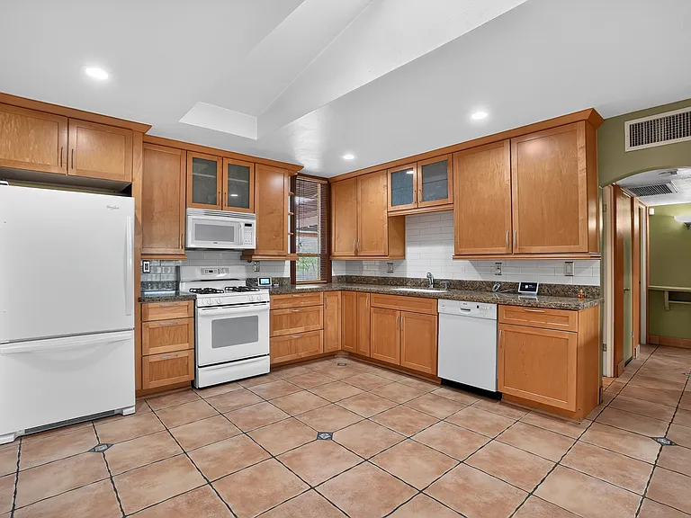 315 W Glenrosa Ave — Photo 5