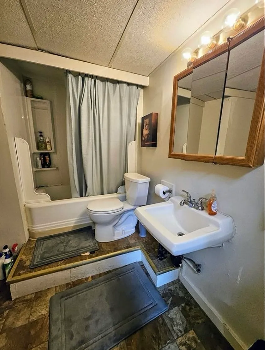 3 bed, 900 sqft, $3,400 — Photo 3